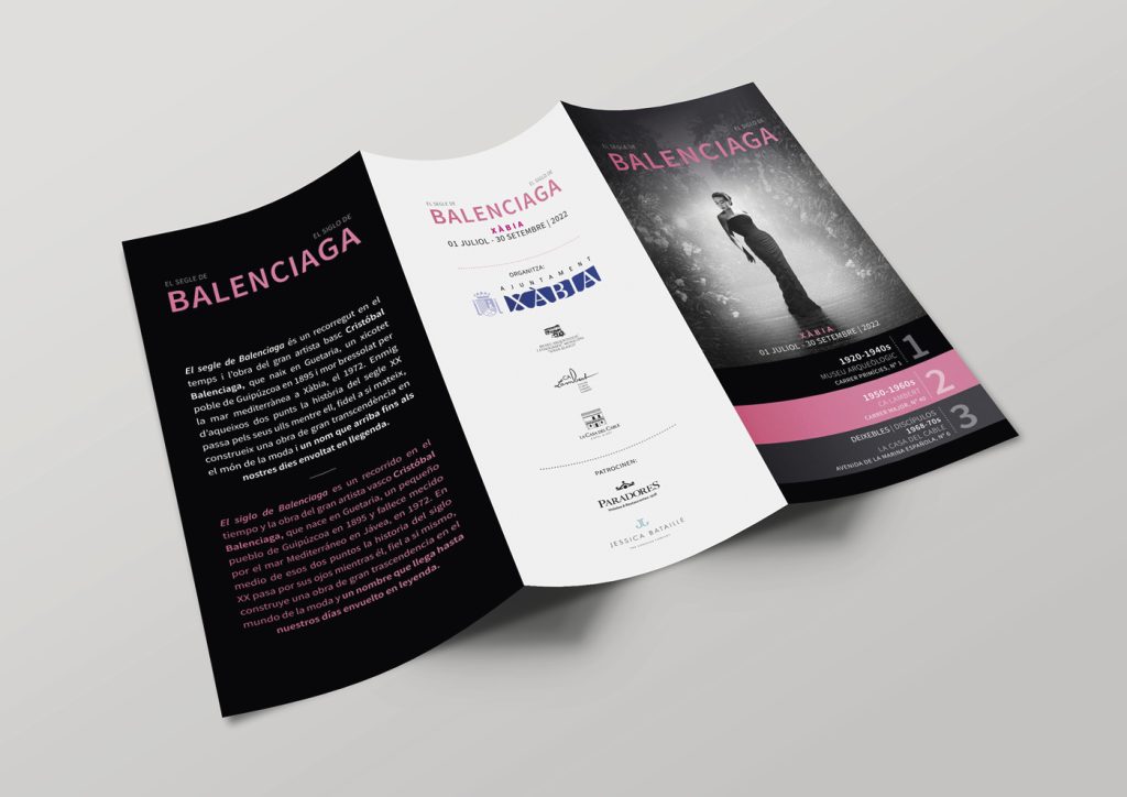 Diseño completo del exterior de uno de los trípticos de la Exposición el siglo de Balenciaga 