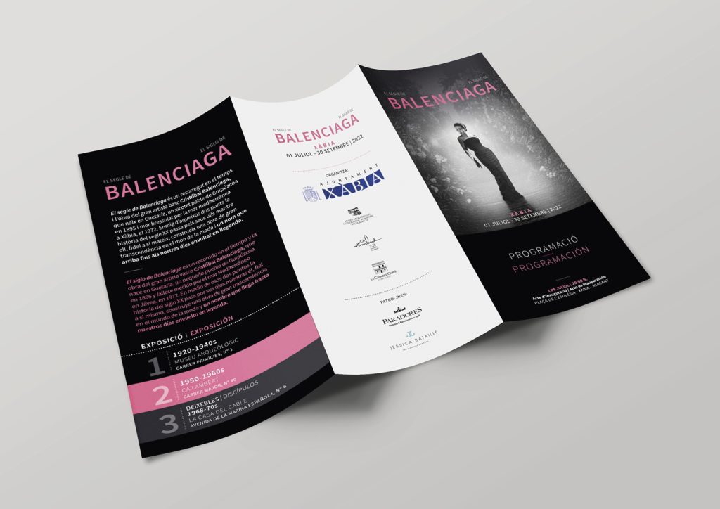 Diseño completo del exterior de uno de los trípticos de la Exposición el siglo de Balenciaga 