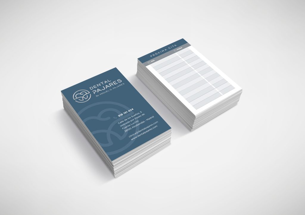 Tarjeta de citas diseñada para la imagen corporativa de la clínica dental
