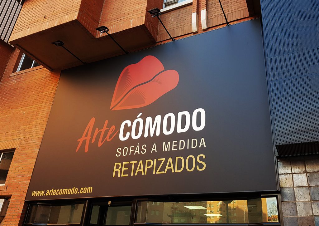 Rotulación exterior del local de Arte Cómodo