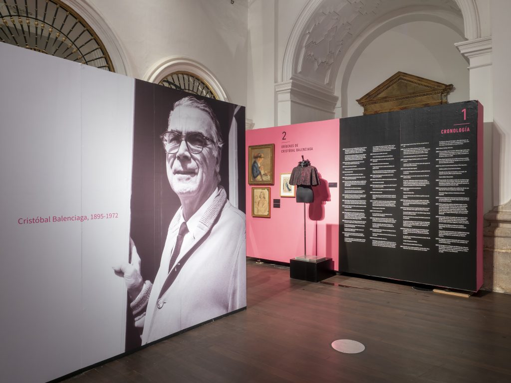 Exposición Balenciaga diseño expositivo Valladolid